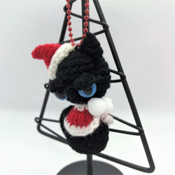 】小さいぺったんこクリスマスやさぐれ黒猫☆あみぐるみ＊受注製作品 4枚目の画像
