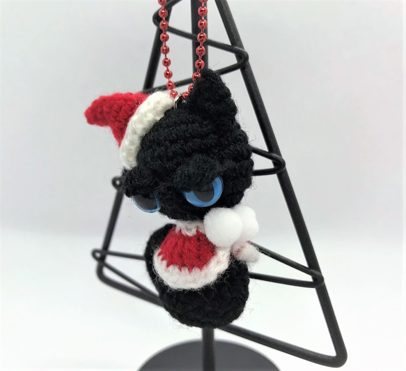 】小さいぺったんこクリスマスやさぐれ黒猫☆あみぐるみ＊受注製作品 4枚目の画像