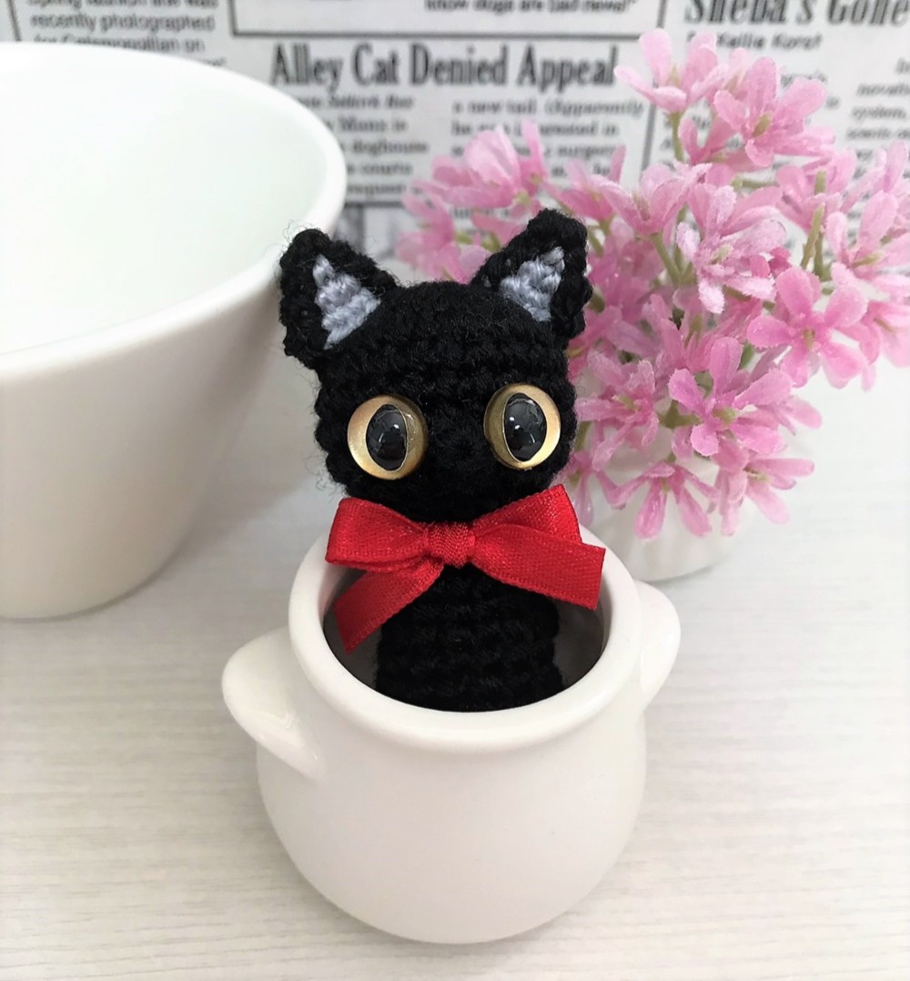 ひまわり様　demodeeチャーム　赤いリボンの 子　黒猫ちゃん付 ひまわり様　demodeeチャーム　赤いリボンの 子　黒猫ちゃん付