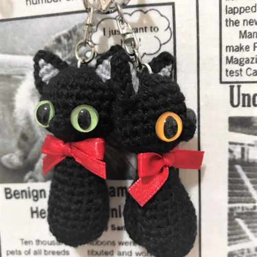 ひまわり様　demodeeチャーム　赤いリボンの 子　黒猫ちゃん付 選べる☆赤リボンの黒猫あみぐるみ☆受注製作品 あみぐるみ