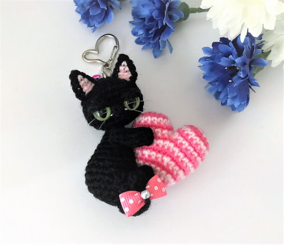 やさぐれ黒猫＆大きなハート♡キーホルダーあみぐるみ☆受注製作品