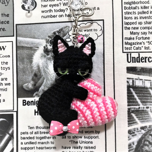 やさぐれ黒猫＆大きなハート♡キーホルダーあみぐるみ☆受注製作品