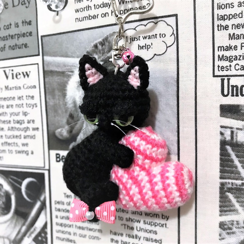 やさぐれ黒猫＆大きなハート♡キーホルダーあみぐるみ☆受注製作品