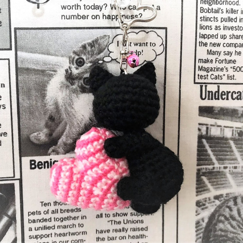 ハートな仔猫　猫　手編み　あみぐるみ　ストラップ
　
　あみぐるみ　ストラップ ハートな仔猫 猫 手編み あみぐるみ ストラップ あみぐるみ ストラップ