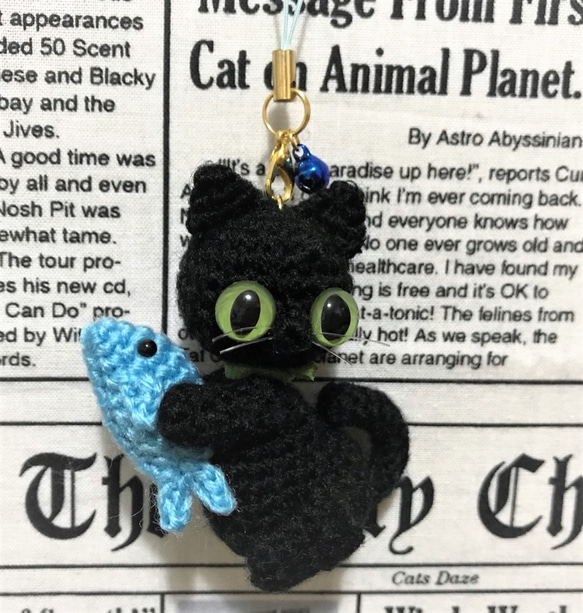 黒猫とお魚☆猫あみぐるみ♡キーホルダー・ストラップ・ボールチェーン☆受注製作品 4枚目の画像