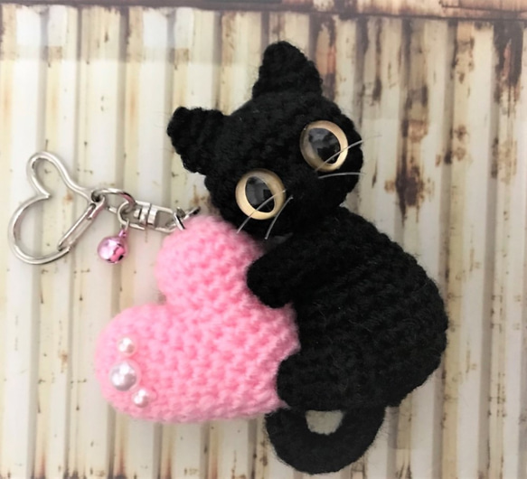 黒猫＆大きなハート♡あみぐるみキーホルダー☆受注製作品