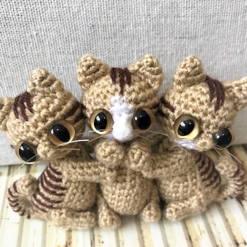 とっても大きい　あみぐるみ くまねこ（猫）ちゃん 【001】ブラウン 編みぐるみ お耳が大きい猫ちゃん - メルカリ
