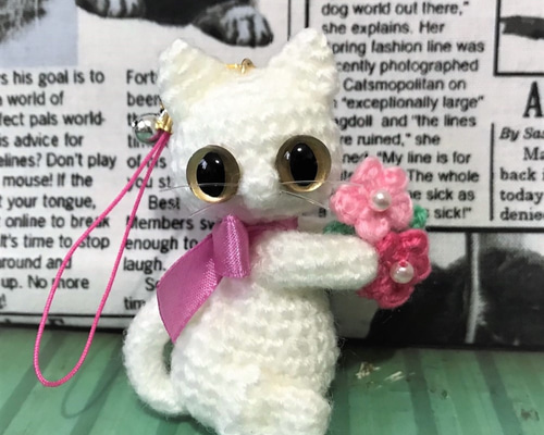 白猫のピンク系小花♡ストラップ*あみぐるみ♡キーホルダー・ボール