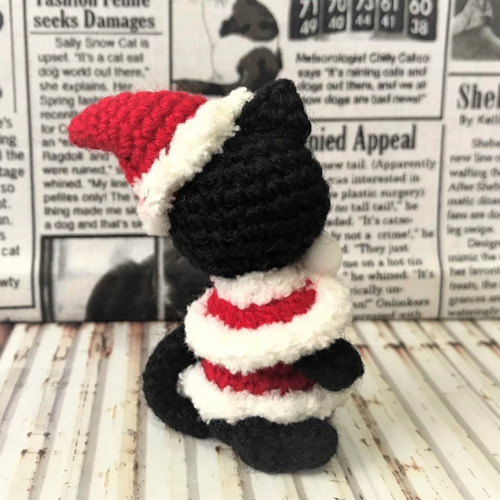 サンタ衣装の黒猫＊クリスマス☆あみぐるみ♡キーホルダー・ストラップ