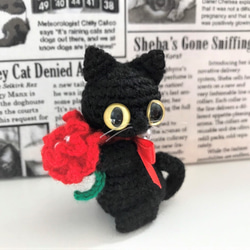カーネーション＆黒猫*あみぐるみ♡キーホルダー・ストラップ・ボールチェーン☆受注製作品 4枚目の画像