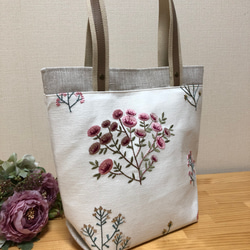 ハンドメイド　刺繍　トートバッグ　リネン リネン×刺繍のトートバック Мサイズ トートバッグ tumugi 通販