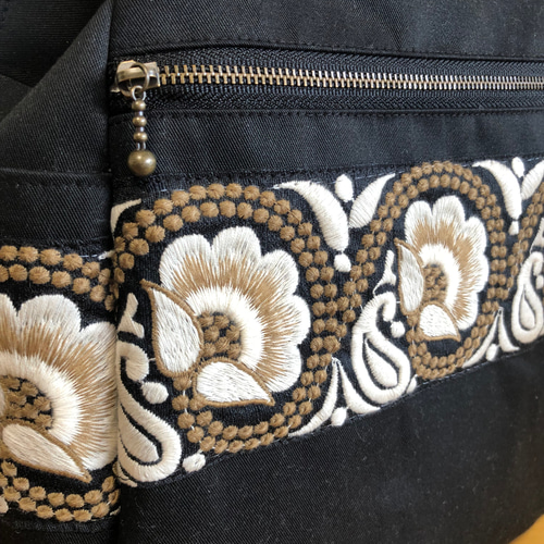 大人のリュック 黒系 刺繡リボン リュック・バックパック tumugi 通販 