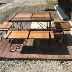 ガーデンテーブルフルセット （テーブル×1、ベンチ大×２、ベンチ小×２） アイアン&ウッド 1枚目の画像