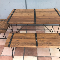 ガーデンテーブルフルセット （テーブル×1、ベンチ大×２、ベンチ小×２） アイアン&ウッド 3枚目の画像