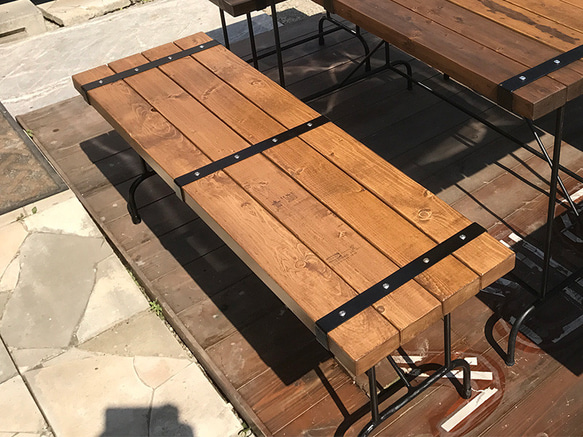 ガーデンテーブルフルセット （テーブル×1、ベンチ大×２、ベンチ小×２） アイアン&ウッド 6枚目の画像