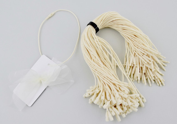 糸ロックス-Ｒ【コットン/20cm/100本入】　さげ札用糸ファスナー　ナチュラルな風合いが特徴です 1枚目の画像