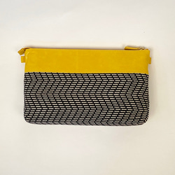 欧州布のキルティングと革の大きめポーチ　ZIP POUCH ( mikrofossil yellow ) 2枚目の画像