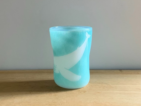 海cup クジラの親子　グレイシャーブルー　グラス　ビアグラス 3枚目の画像