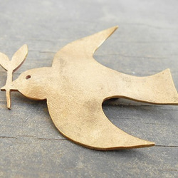 真鍮の鳥ブローチ・アンティーク調 2枚目の画像