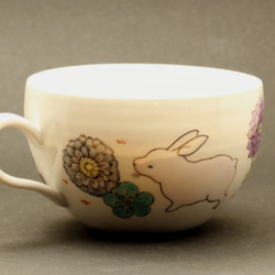 九谷焼「子兎と花詰」ころんと丸いマグカップ 1枚目の画像