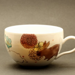 九谷焼「子兎と花詰」ころんと丸いマグカップ 3枚目の画像