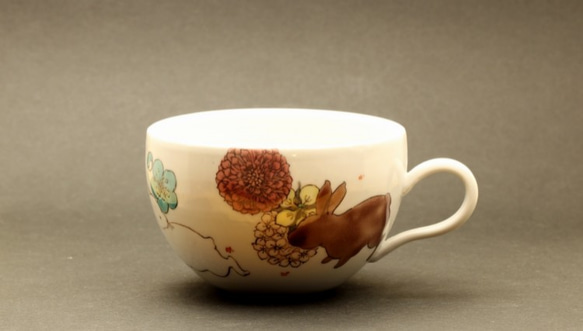 九谷焼「子兎と花詰」ころんと丸いマグカップ 3枚目の画像