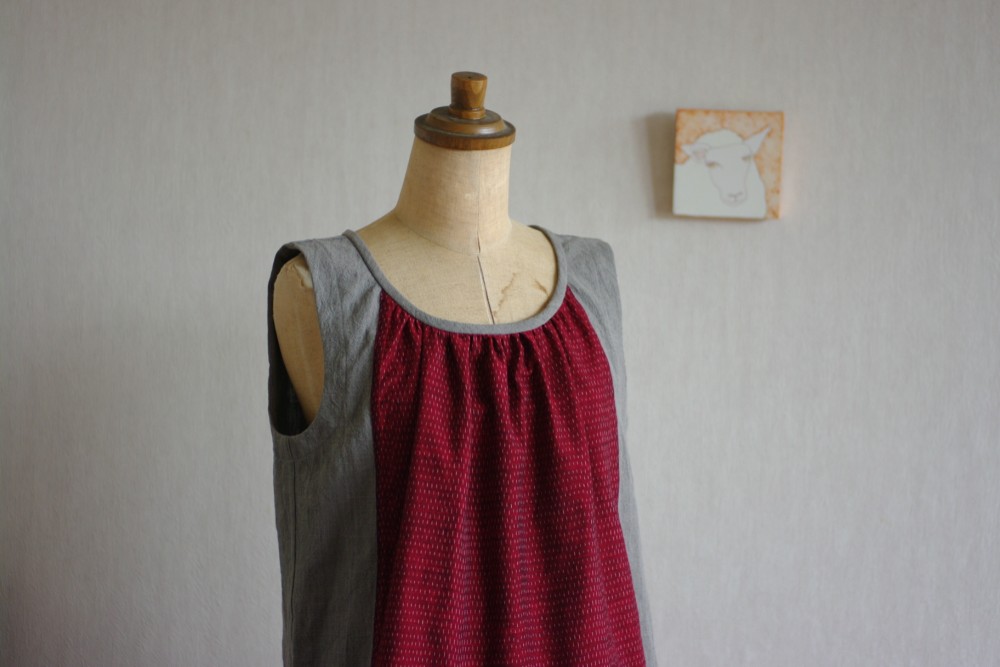 久留米絣の小さなブラウス　赤地にアラレ