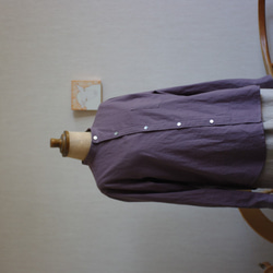 モーヴグレー色ハーフリネンのシャツ 2枚目の画像