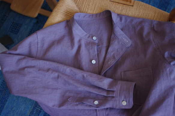 モーヴグレー色ハーフリネンのシャツ 5枚目の画像
