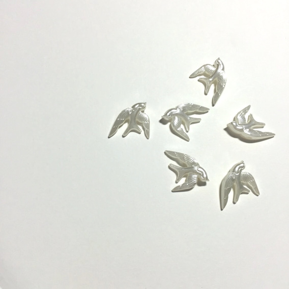 ヴィンテージ アクリル系 ビーズ 鳥 モチーフ 10個 1枚目の画像