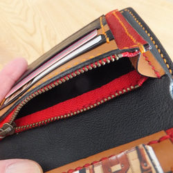 《【送料無料】ダークブラウン牛革ハーフサイズ　二つ折り財布　(ベルト通しタイプ)TIO-HFS006》 5枚目の画像