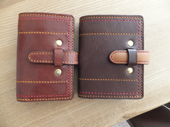 《【送料無料】ダークブラウン牛革ハーフサイズ　二つ折り財布　(ベルト通しタイプ)TIO-HFS006》 6枚目の画像