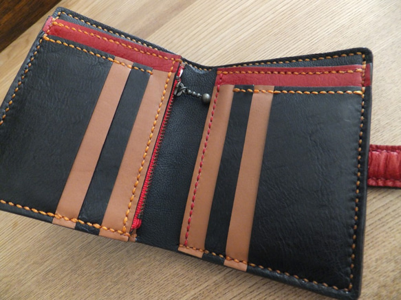 《【送料無料】ダークブラウン牛革ハーフサイズ　二つ折り財布　(ベルト通しタイプ)TIO-HFS006》 9枚目の画像