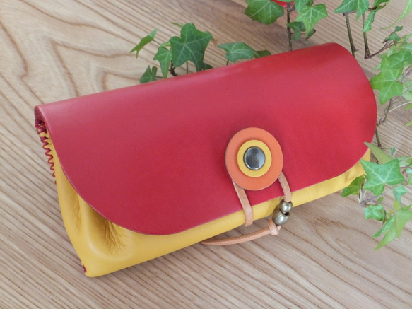 【送料無料】総手縫いの巻ヒモタイプ 赤と黄の配色が可愛い本革長財布　ＴＩＯーＮ０１3】 1枚目の画像