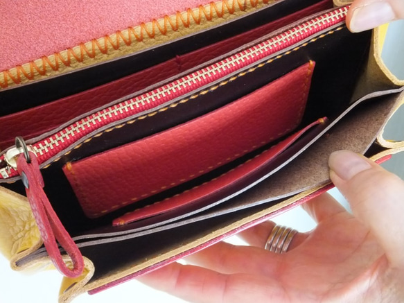 【送料無料】総手縫いの巻ヒモタイプ 赤と黄の配色が可愛い本革長財布　ＴＩＯーＮ０１3】 4枚目の画像