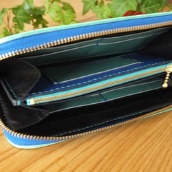 【送料無料】ターコイズとマリンブルーの配色が美しいラウンドファスナーの総手縫い本革長財布ＴＩＯーＲＮ０２９ 4枚目の画像