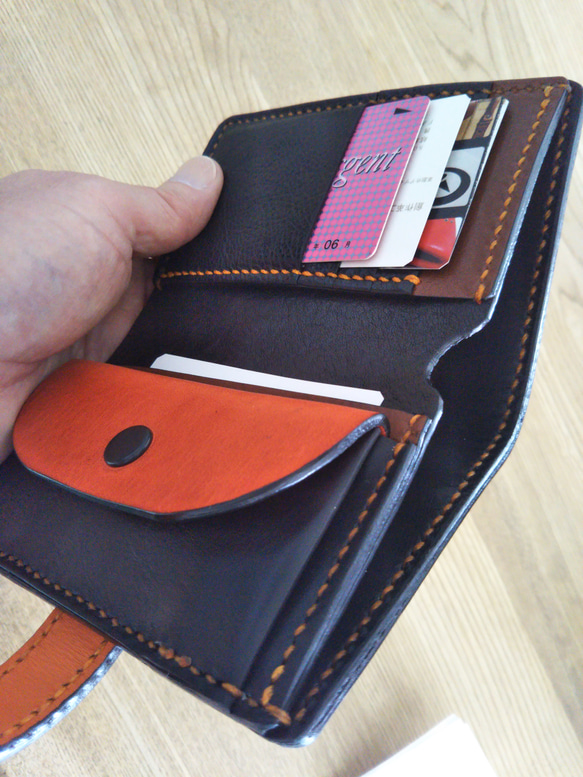 【送料無料】ブラウン牛革ハーフサイズミニ　二つ折り財布(差し込み式ベルト留め)TIO-HFS004 8枚目の画像