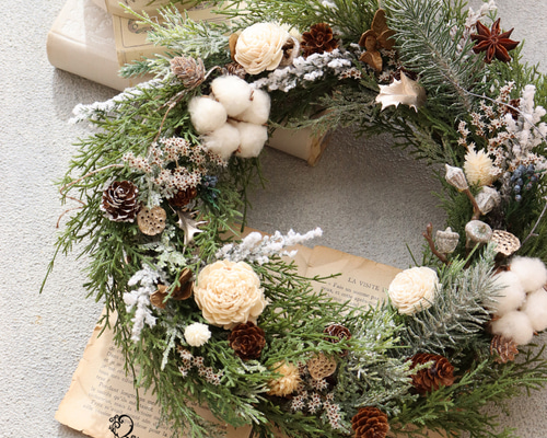 1点もの》コットンフラワー＆松ぼっくりのクリスマスリース プレゼント
