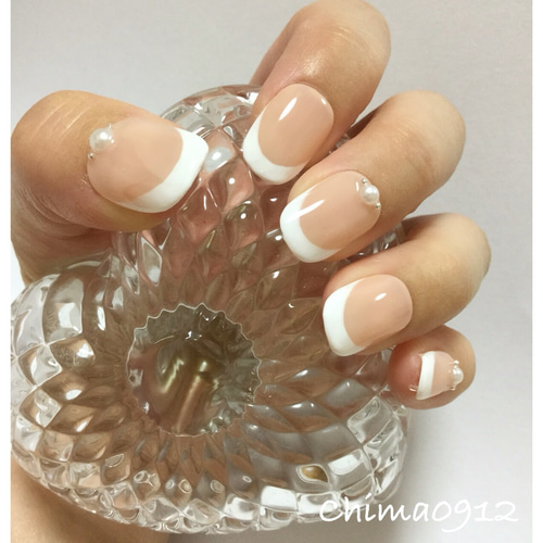 王道 ヌーディーベージュホワイトフレンチネイル ネイルチップ（つけ爪