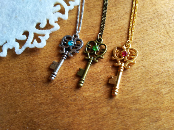ハートキーのネックレス(本体全３色、ストーンありなし選べます) 2枚目の画像