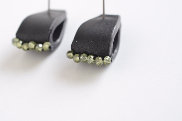 Crystal~Peridot~【レザーピアス/イヤリング】  “Black” 9枚目の画像