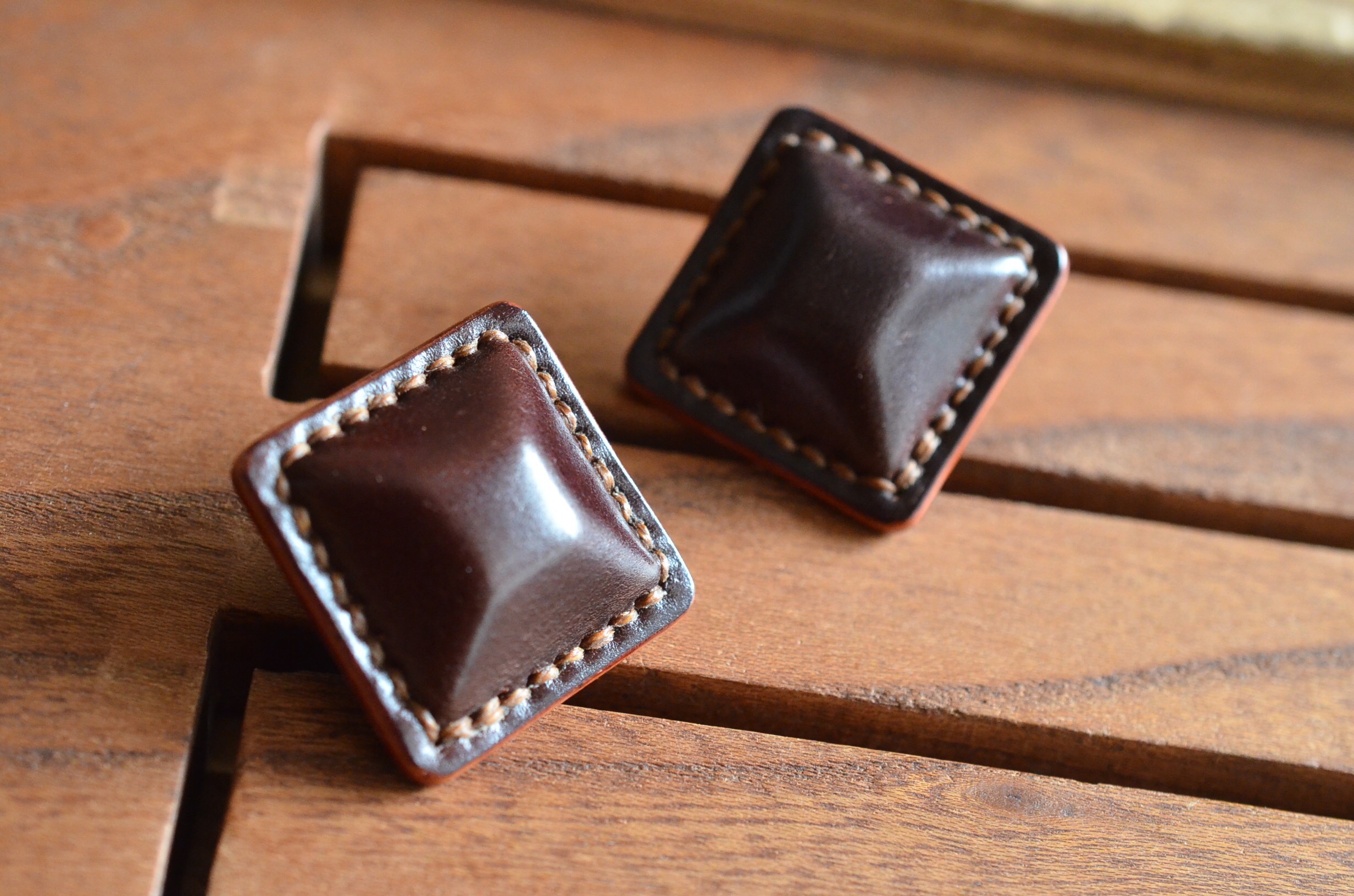 Cordovan Airas~square~ 【レザーピアス/イヤリング 】〝brown〟