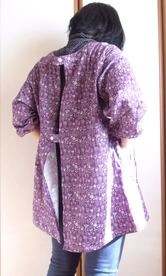 オシャレ割烹着　Wガーゼ　花柄　紫 2枚目の画像