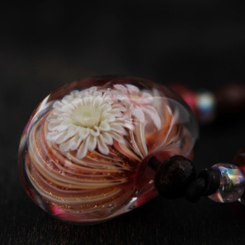再販》『赤花雫玉皮紐ネックレス』 ガラス アクセサリー