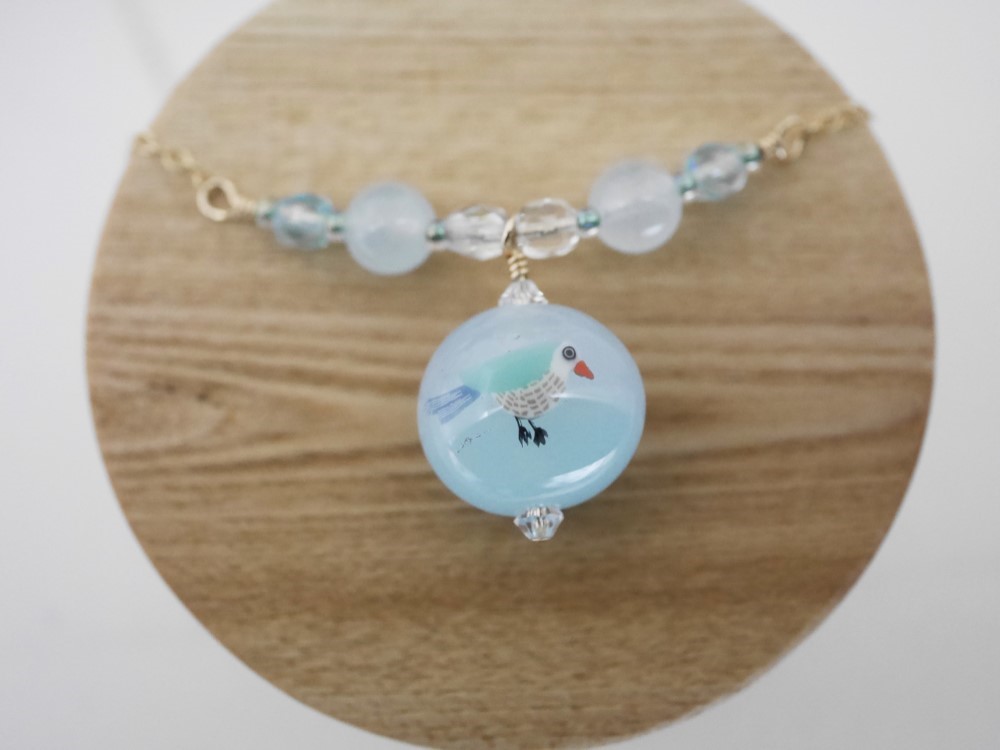【14kgf】『 鳥とハーブの癒やし玉プチネックレス 』  ガラス　アクセサリーとんぼ玉　小鳥