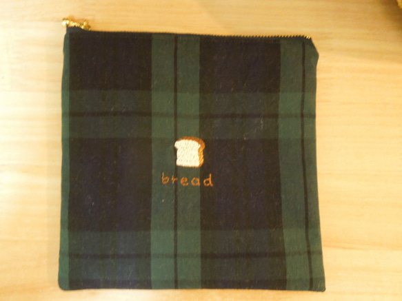 パンの刺繍のトラッドポーチ 2枚目の画像