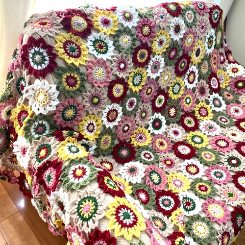 ハンドメイド　お花がいっぱいベットカバー　ブランケット　マルチカバー　コットン ハンドメイド お花がいっぱいベットカバー ブランケット マルチ