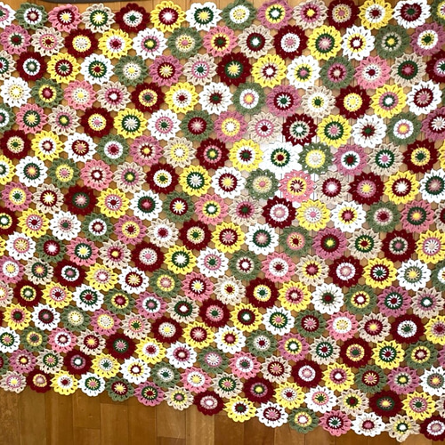 ポテチーノ　大判マルチカバー　ベッドカバー　未使用　お花モチーフ 大判カラフルお花のベットカバー～マルチカバー送料無料 その他