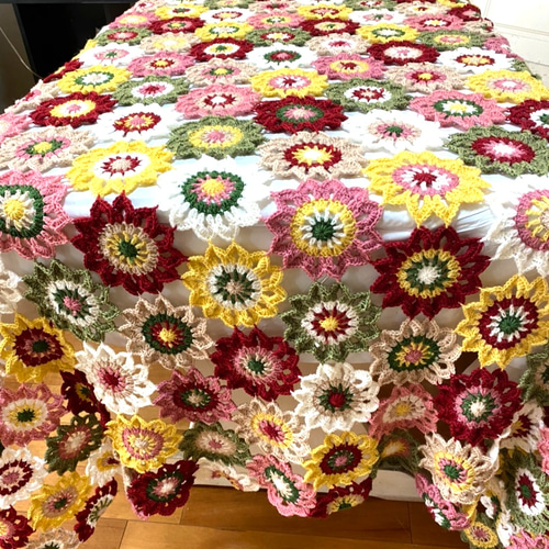 ポテチーノ　大判マルチカバー　ベッドカバー　未使用　お花モチーフ 大判カラフルお花のベットカバー～マルチカバー送料無料 その他