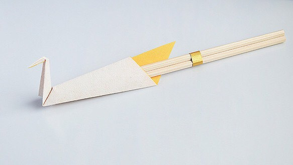 和紙の折り鶴が座る【祝箸】黄色 2枚目の画像